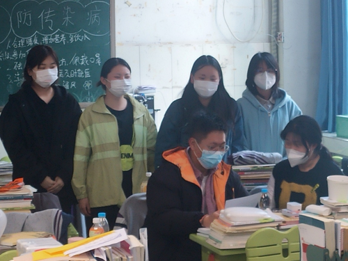 王志鹏老师了解学生近期心理状况