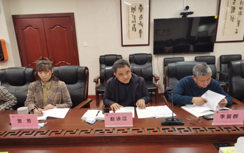 郑州艺术幼儿师范学校副校级干部赵泳江作整体汇报
