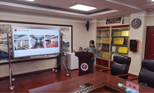 赵颖老师就服装表演专业进行汇报