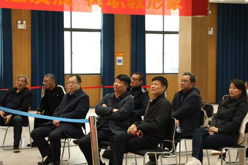 4郑州市职业教研室主任陈云雁等人观看比赛