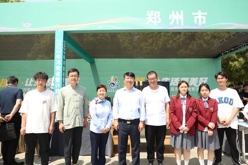 2.郑州艺术幼儿师范学校党委书记、校长宋志强带队参加省职教周启动仪式