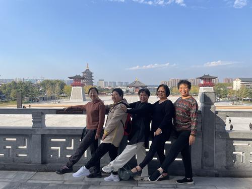 5开心留念的老师们