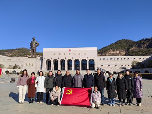 2.郑州艺术幼儿师范学校党员干部一行到延安革命纪念馆参观学习