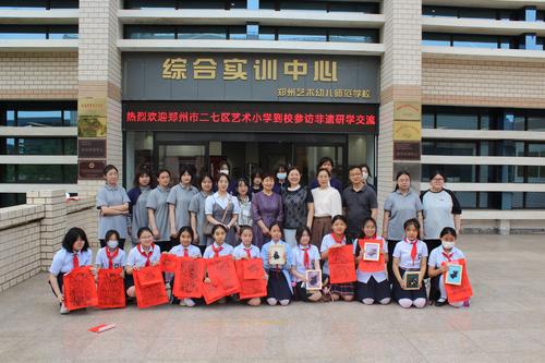 17郑州市管城区工人第二新村小学学生到非遗馆研学交流