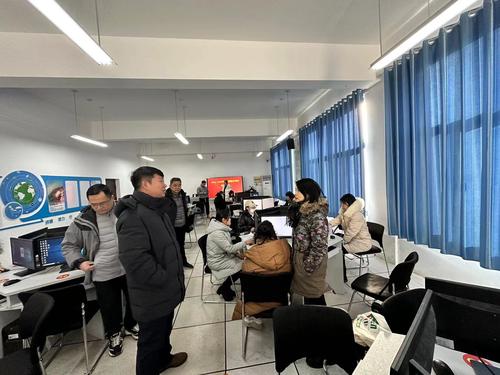 2学校党委书记、校长宋志强携领导班子到场指导工作