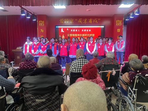 8志愿者合唱《学习雷锋好榜样》