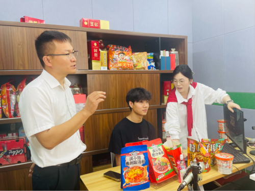 3企业导师指导学生直播实战