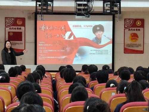 2.团委书记刘婷带领代价回顾峥嵘岁月 2.团委书记刘婷带领代价回顾峥嵘岁月