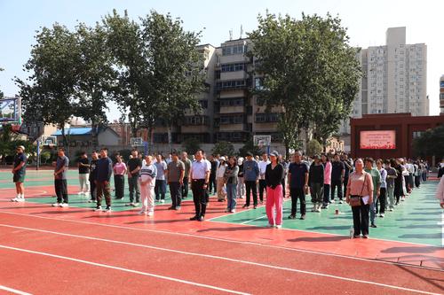 1郑州艺术幼儿师范学校举办2025年秋季教职工趣味运动会