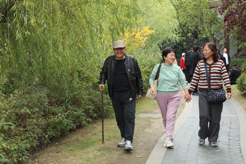 4畅叙友谊，身心放松