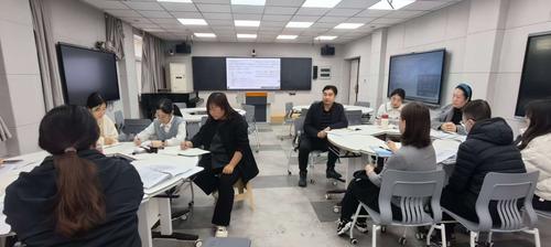 4.各学科教研组进行评课 4.各学科教研组进行评课