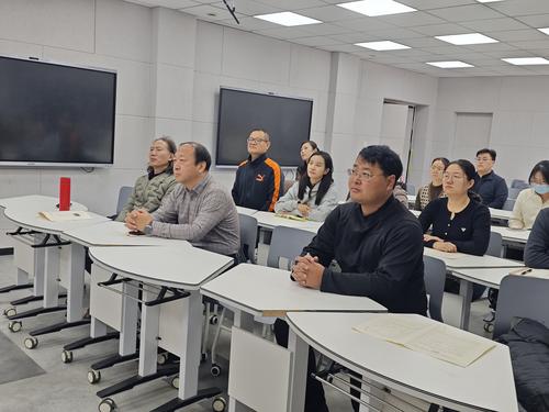 全体党员认真学习 全体党员认真学习