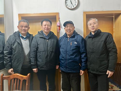 1郑州艺术幼儿师范学校开展2026年春节慰问离退休老干部活动