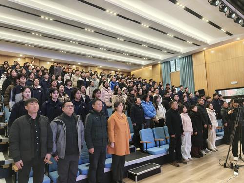 1全体师生高唱国歌 1全体师生高唱国歌