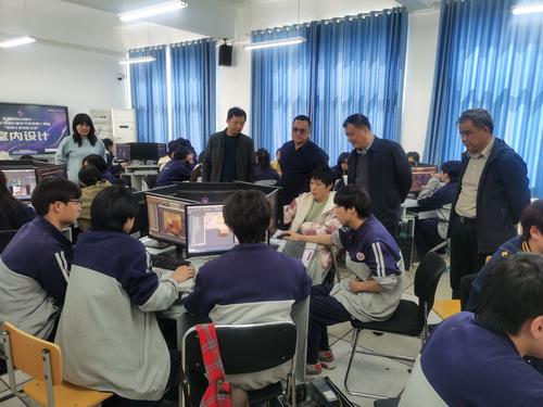 9校领导巡视室内设计赛场