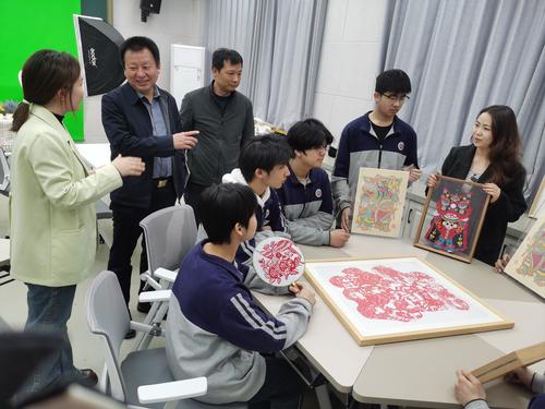 10校领导巡视电商直播赛场
