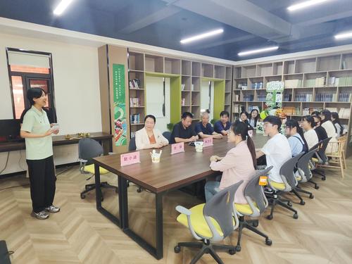 3团委副书记赵小涵讲授端午微课堂