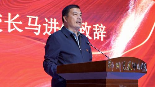 1.校党委副书记、校长马进伟深情致辞